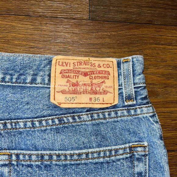 Vintage levis 505 denim shorts - Picture 3 of 6